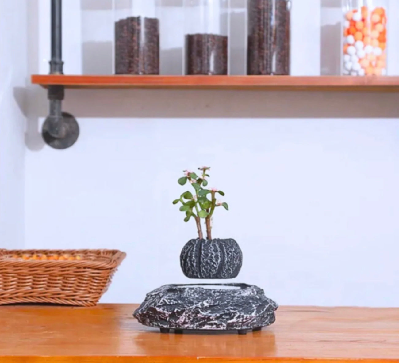 Floating ceramic flowerpot