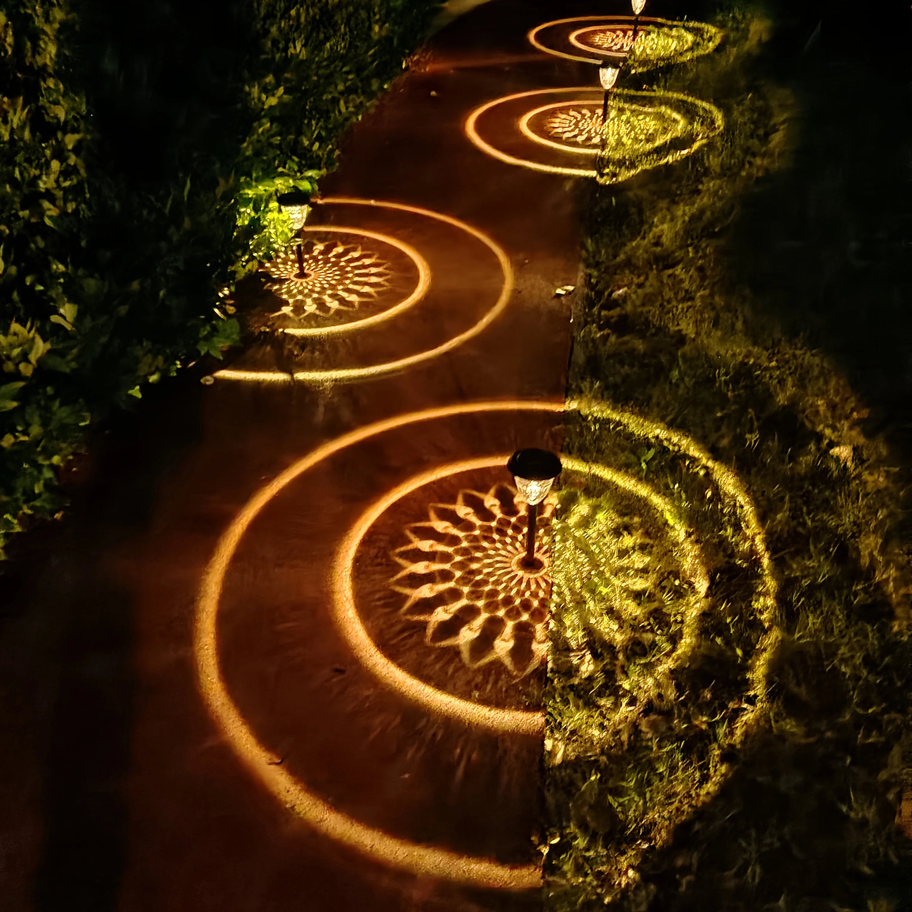 Solar LED Wegleuchten – Wasserdichte Gartenlichter im 1/2/4er Set