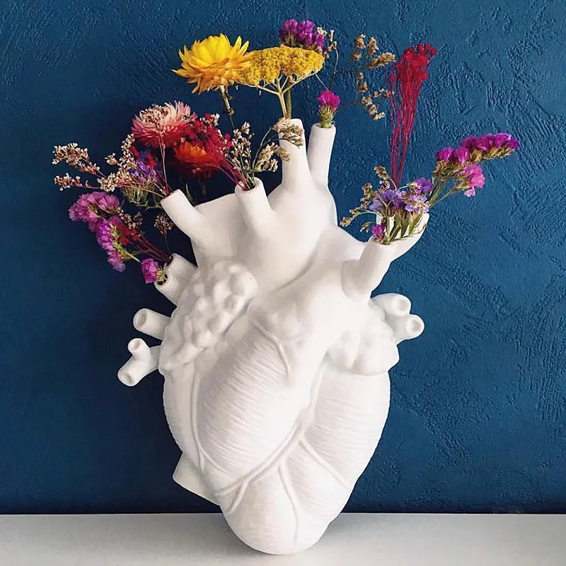 Anatomical Heart Vase: Harz heart shape flower vase